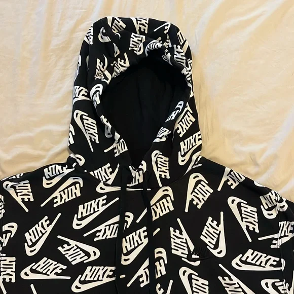 Men’s Size L Black and White Nike Hoodie with all over “Nike ✅” Print - Picture 3 of 6